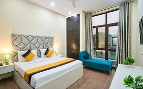 Itsy Hotels Golden Vista Near Noida City Centre